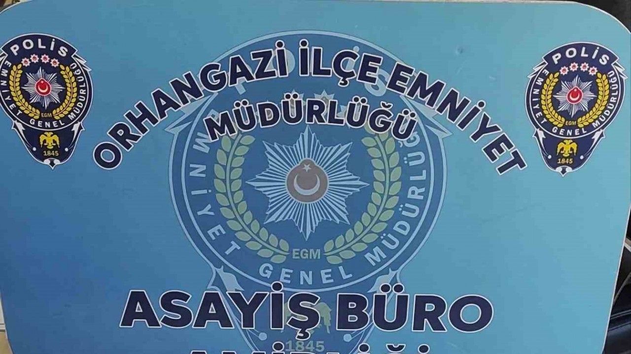 Bursa’da polisten kaçan otomobilden uyuşturucu çıktı