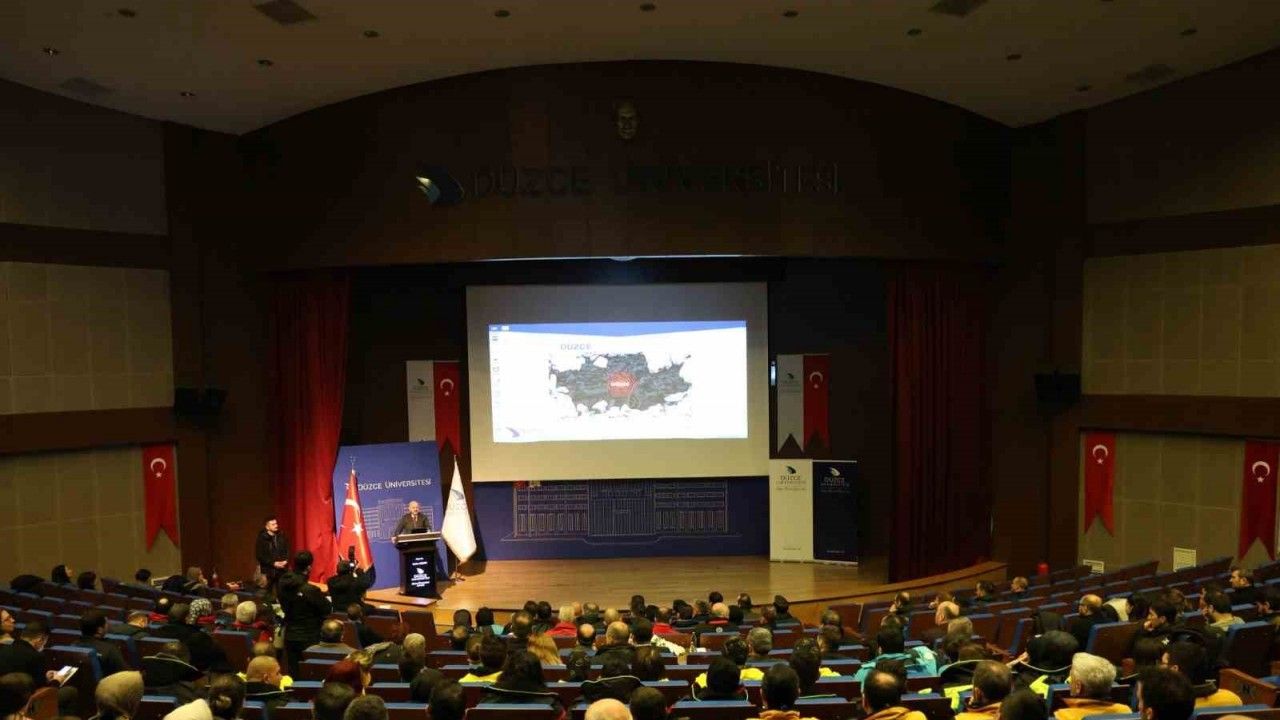 Düzce Üniversitesi’nde Düzce deprem çalıştayı gerçekleştirildi