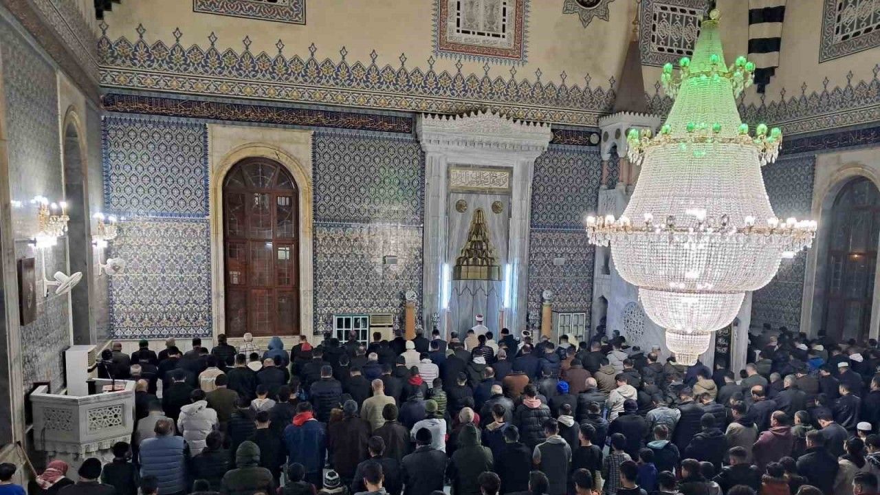 Kilis’te ilk teravih namazı kılındı