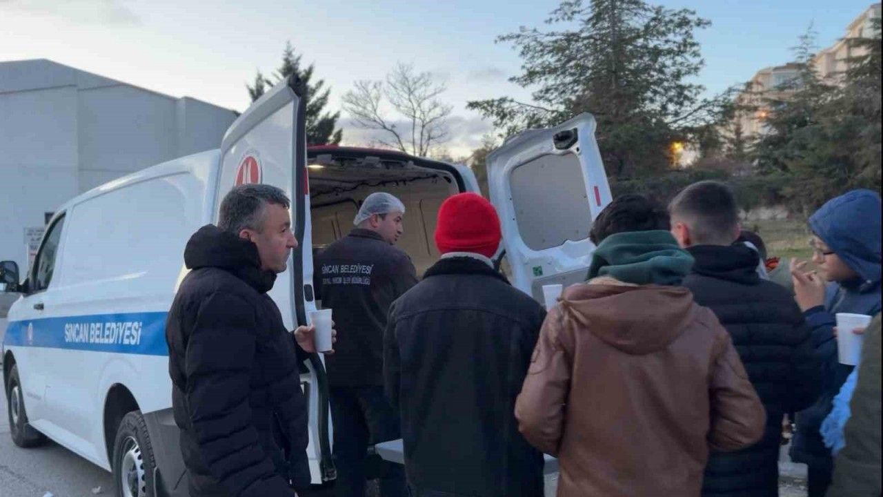 Sincanlılar güne sıcak çorba ikramı ile başlıyor