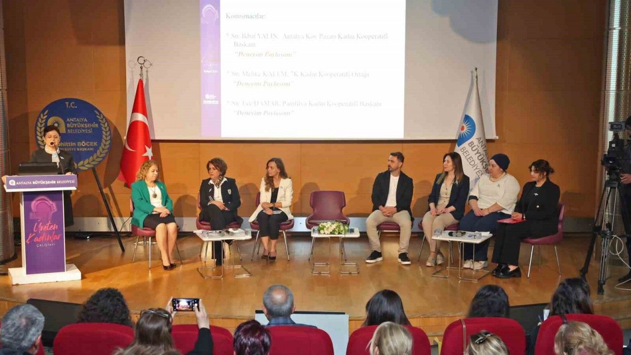 Antalya’da ’Üreten Kadınlar Çalıştayı’ düzenledi