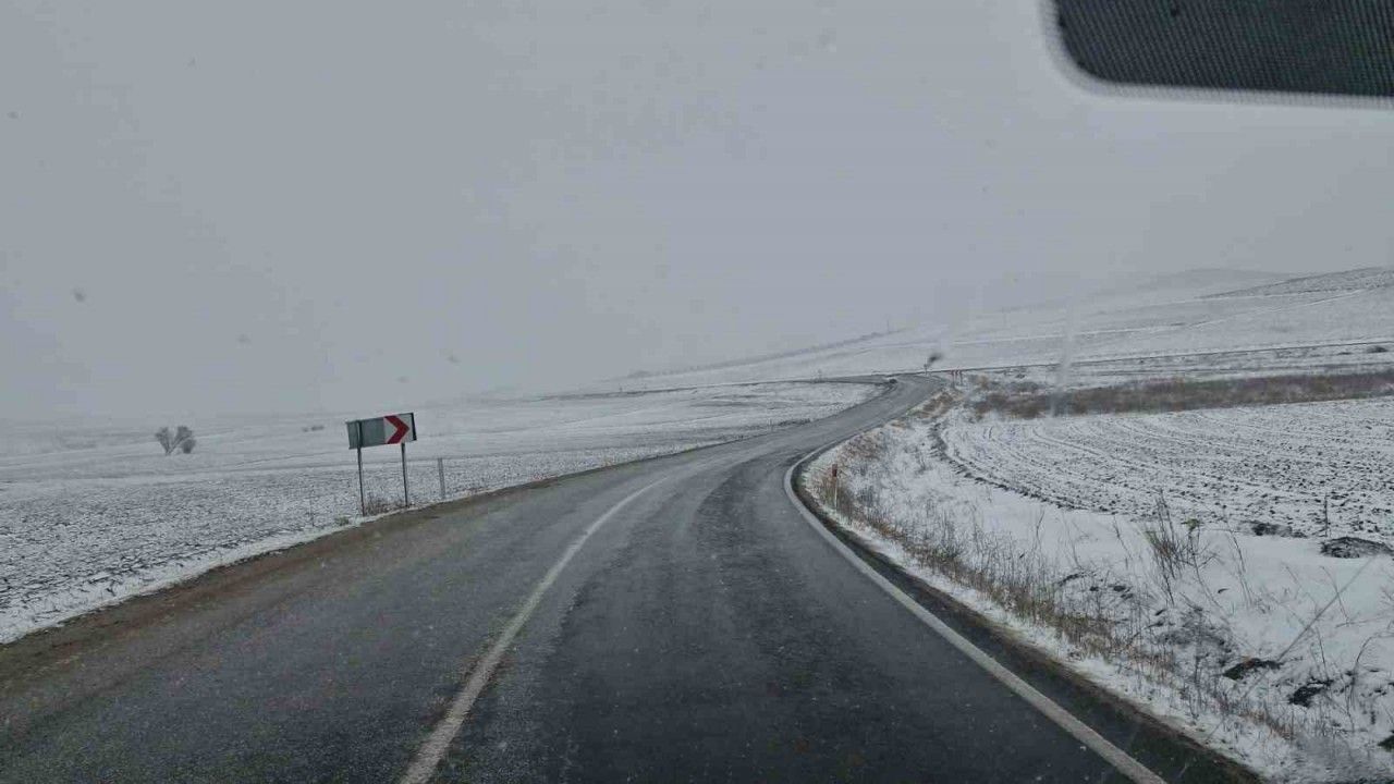 Çorum’un yüksek kesimlerinde kar yağışı etkisini sürdürüyor