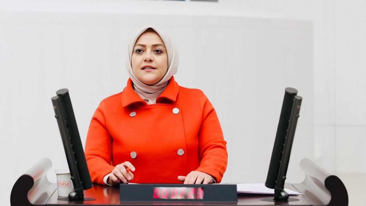 Milletvekili Ün: "Kredi batağına neden olan tüketim çılgınlığı geleceğimizden çalıyor"