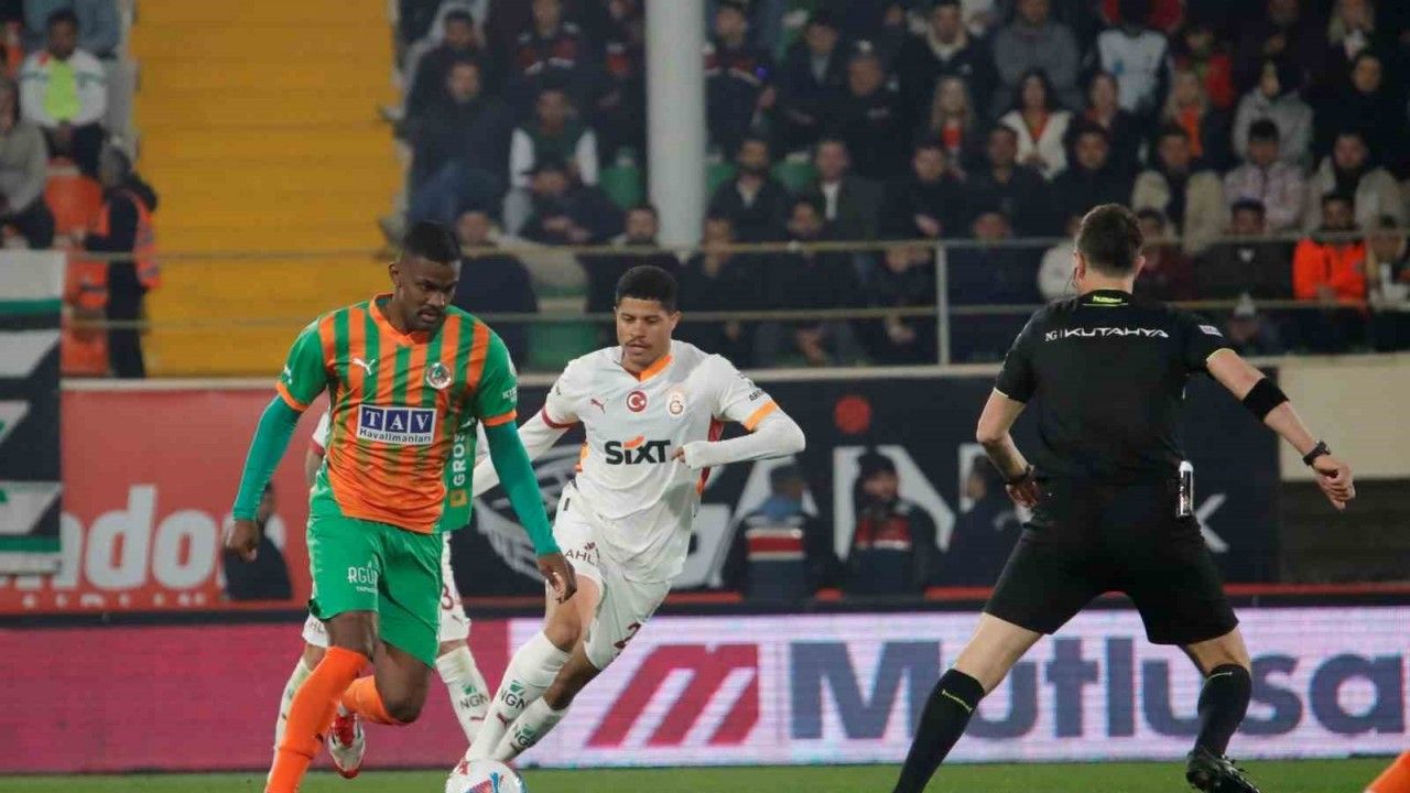 Trendyol Süper Lig: Corendon Alanyaspor: 1 - Galatasaray: 2 (Maç sonucu)