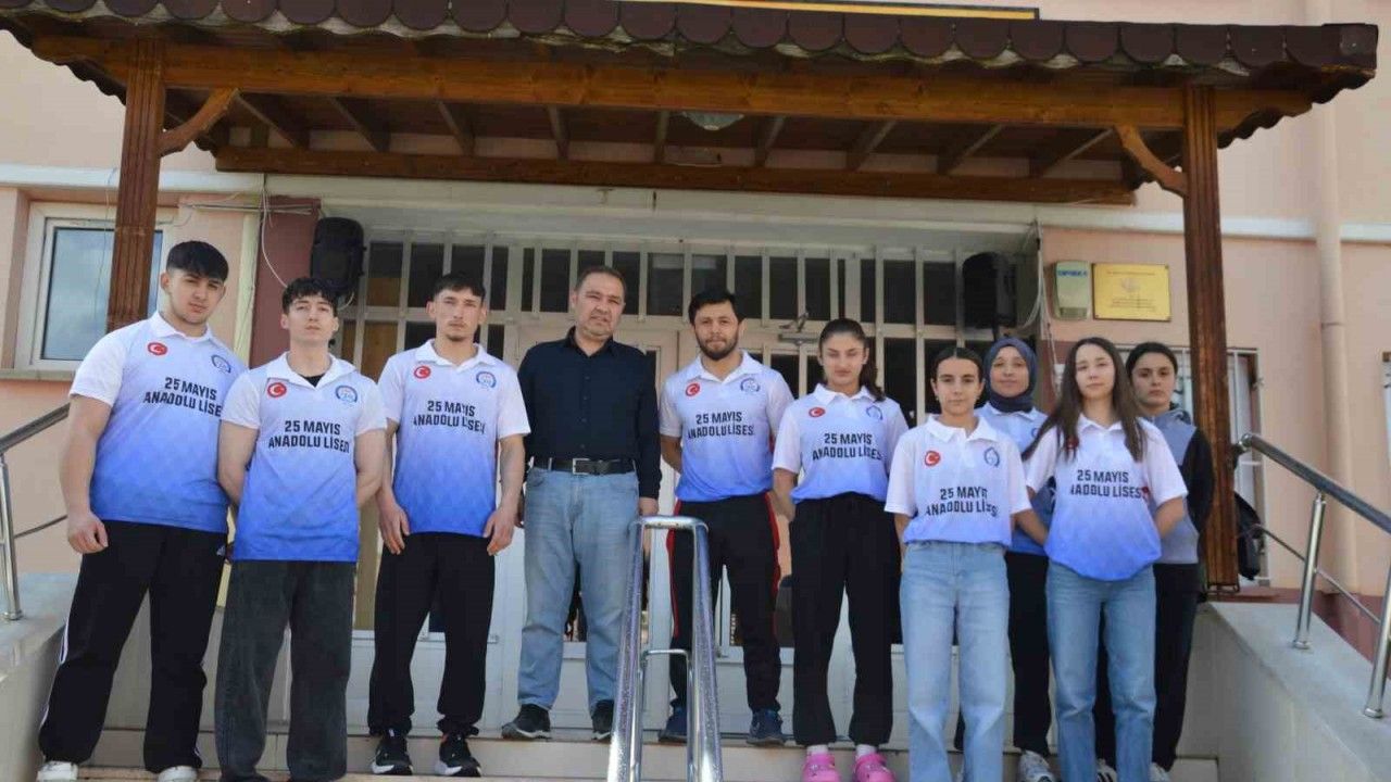 25 Mayıs Anadolu Lisesi bilek güreşinde markalaşıyor