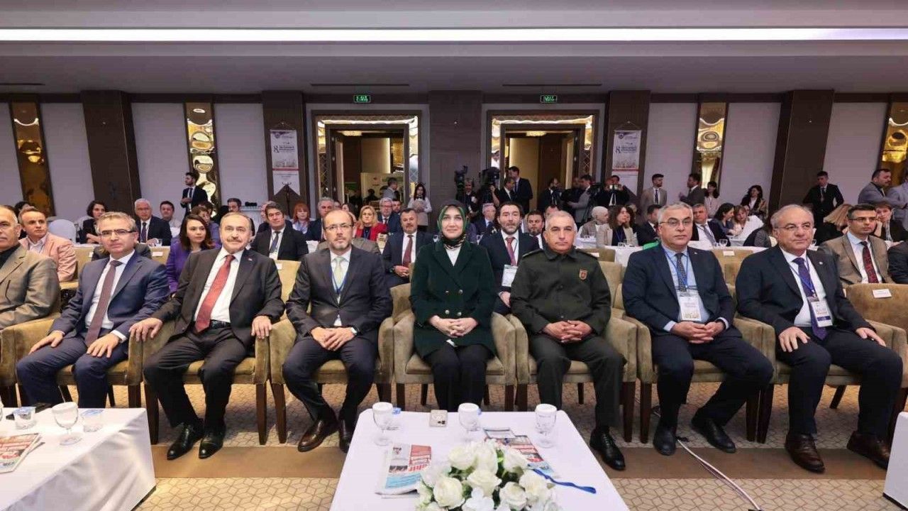 Afyonkarahisar’da 8. Tıbbi ve Aromatik Bitkiler Çalıştayı devam ediyor