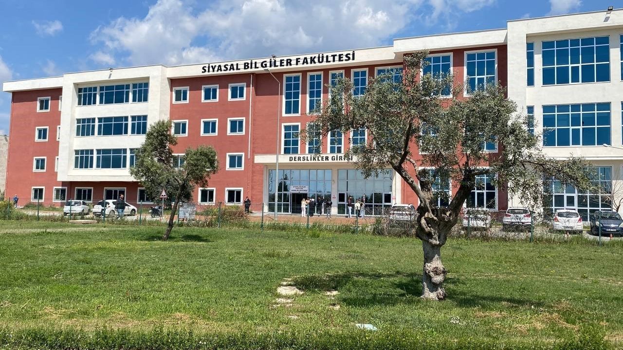 Aydın’da "Fakültemde başörtülü istemiyorum" diyen akademisyene tepkiler dinmiyor