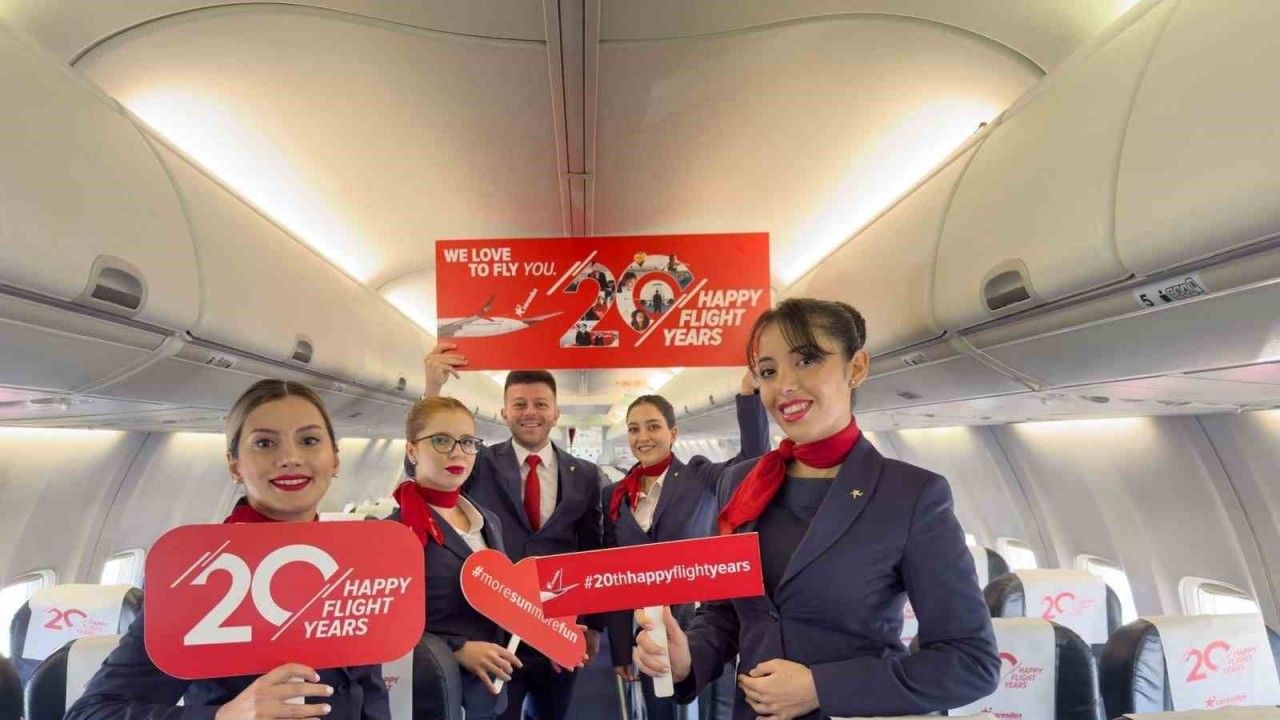 Corendon Airlines 20’nci yaşını yolcularıyla gökyüzünde kutluyor