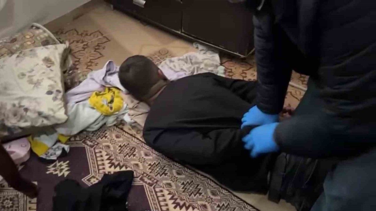 İçici de satıcı da değilim dedi: Yatağının altından 71 paket bonzai ham maddesi çıktı