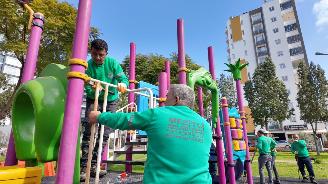 Mezitli Belediyesi, ilçe genelindeki parkları yeniliyor