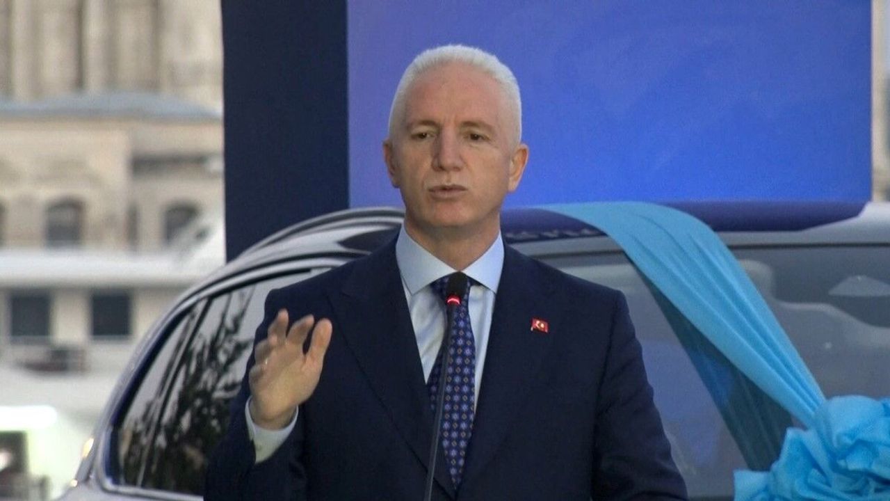 YKS birincilerine Togg marka otomobil hediye edildi