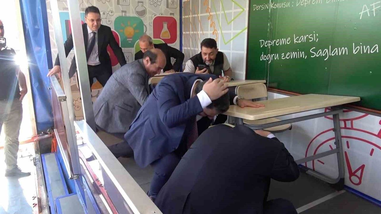 Tatbikatta'depremi başlatıyoruz' dedi, depreme yakalandılar