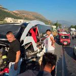 Yolcu otobüsü tıra arkadan çarptı: 2 ölü, 3'ü ağır 18 yaralı