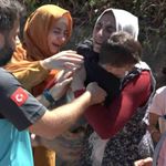 Kaybolan çocuğuna kavuşan anne sevinçten bayıldı