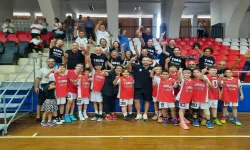 Mersinli minik basketbolcular Türkiye şampiyonu oldu