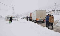 Mersin’de kar yağışı: Karaman yolu büyük araçlara kapatıldı