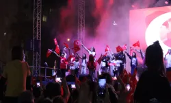 Mersin’de çocuklar Melis Fis konserine akın etti