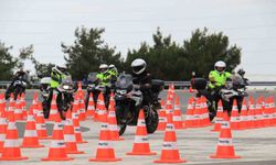 Mersin'de motosikletli trafik polis timleri sertifikalarını aldı