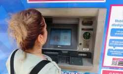 ATM'den ödeme yapmak isterken hırsızın hedefi oldu