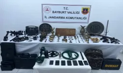 Bayburt’ta 43 parçadan oluşan tarihi eserler ile 13 adet sikke ele geçirildi