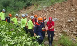 Şelale kanyonunda mahsur kalan anne kız kurtarıldı