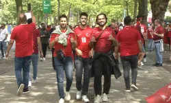 Türk taraftarlardan millilere yoğun destek