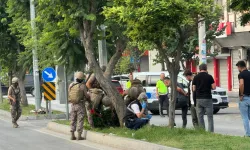 Polis merkezi önündeki pompalı şahsın vurulma anı kamerada