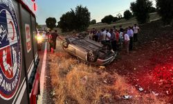 Adıyaman'da kontrolden çıkan otomobil tarlaya uçtu: 3 yaralı