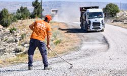 Silifke'de çiftçilerin kullandığı yollar yenileniyor