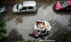 İstanbul’da aniden bastıran sağanak vatandaşlara zor anlar yaşattı