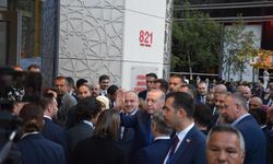 Cumhurbaşkanı Erdoğan Türkevi'nin önünde yoğun ilgiyle karşılandı