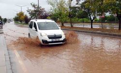 Ahlat’ta şiddetli yağış sel ve taşkınlara neden oldu