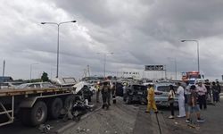 Bangkok’ta freni boşalan tır, araçların arasına daldı: 17 yaralı