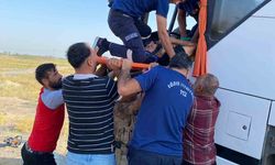 Gürcistan plakalı otobüs Iğdır’da şarampole yuvarlandı: 2 yaralı