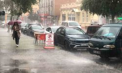 Kars’ta sağanak yağmur: Caddeler göle döndü