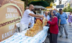 Büyükşehir, vatandaşların Mevlid Kandili’ni kutlayarak kandil simidi dağıttı