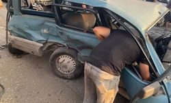 Hatay’da 3 otomobilin karıştığı kazada 5 kişi yaralandı