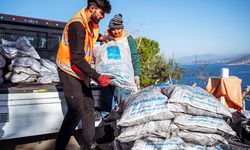 Kuşadası Belediyesi'nin yakacak yardımı başladı