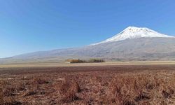 Beyaz gelinliğini giyen Ağrı Dağı, büyüleyici manzarasıyla kendine hayran bırakıyor