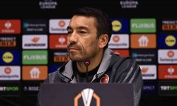 Bronckhorst: "Galip gelmek için buradayız"