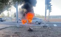 Diyarbakır’da seyir halindeki otomobil alev topuna döndü