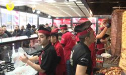 Döner ayranı 1 lira yaptı, 1 ton döneri 3 saatte sattı