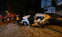 Sakarya’da ambulans ve üç aracın karıştığı zincirleme kaza kamerada: 1 ölü, 3 yaralı