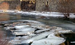 Bayburt’ta Çoruh nehri kısmi buz tuttu