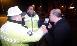 Alkollü sürücü polise zor anlar yaşattı