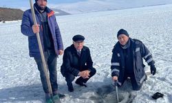 Çıldır Gölü’nde festival öncesi buz kalınlığı ölçüldü