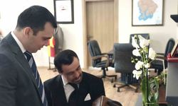 Kaymakam Zor, down sendromlu Kemal’i makamında ağırladı