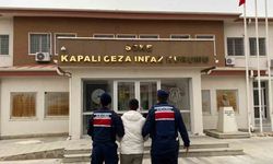 Şüphe üzerine durdurulan araçta 42 düzensiz göçmen yakalandı