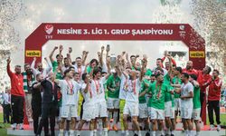 Bursaspor, şampiyonluk kupasını kaldırdı