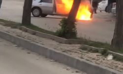 Elazığ’da park halindeki araç alev alev yandı
